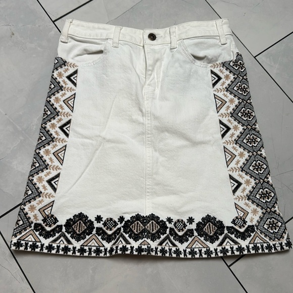Pilcro Dresses & Skirts - Anthropologie Embroidered Jean Skirt Size 2
